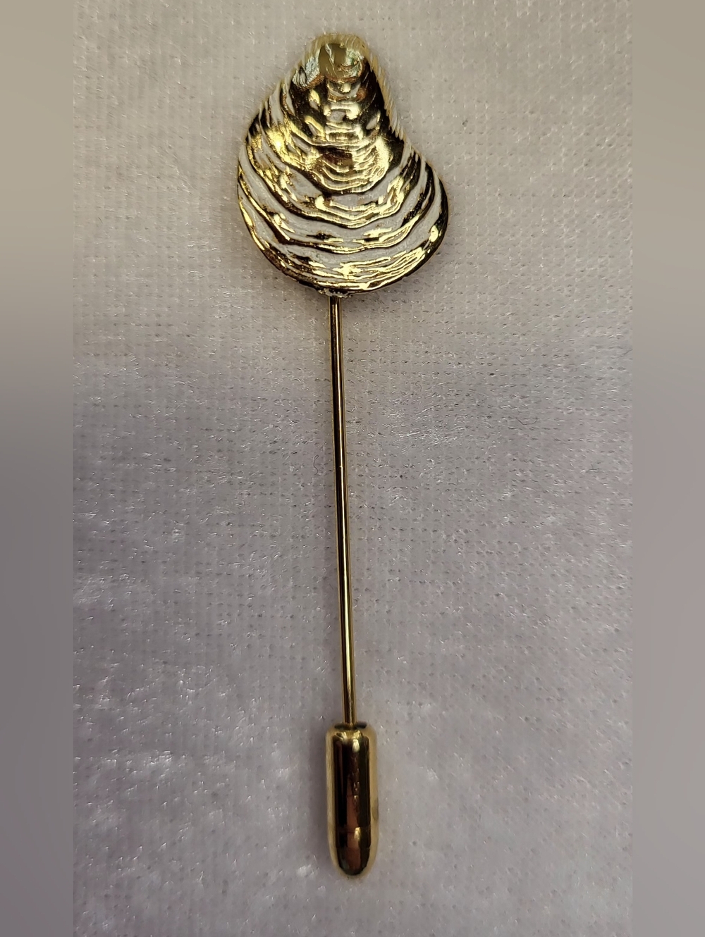 Vintage Gold-toned Oyster Shell Design Stick Pin
